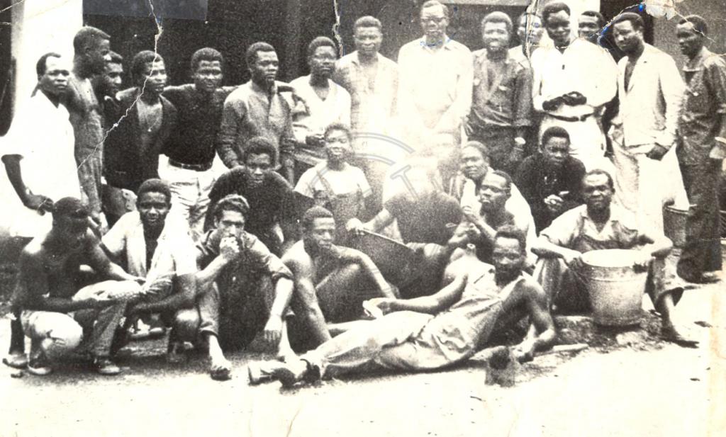 Vários angolanos em Dolisie